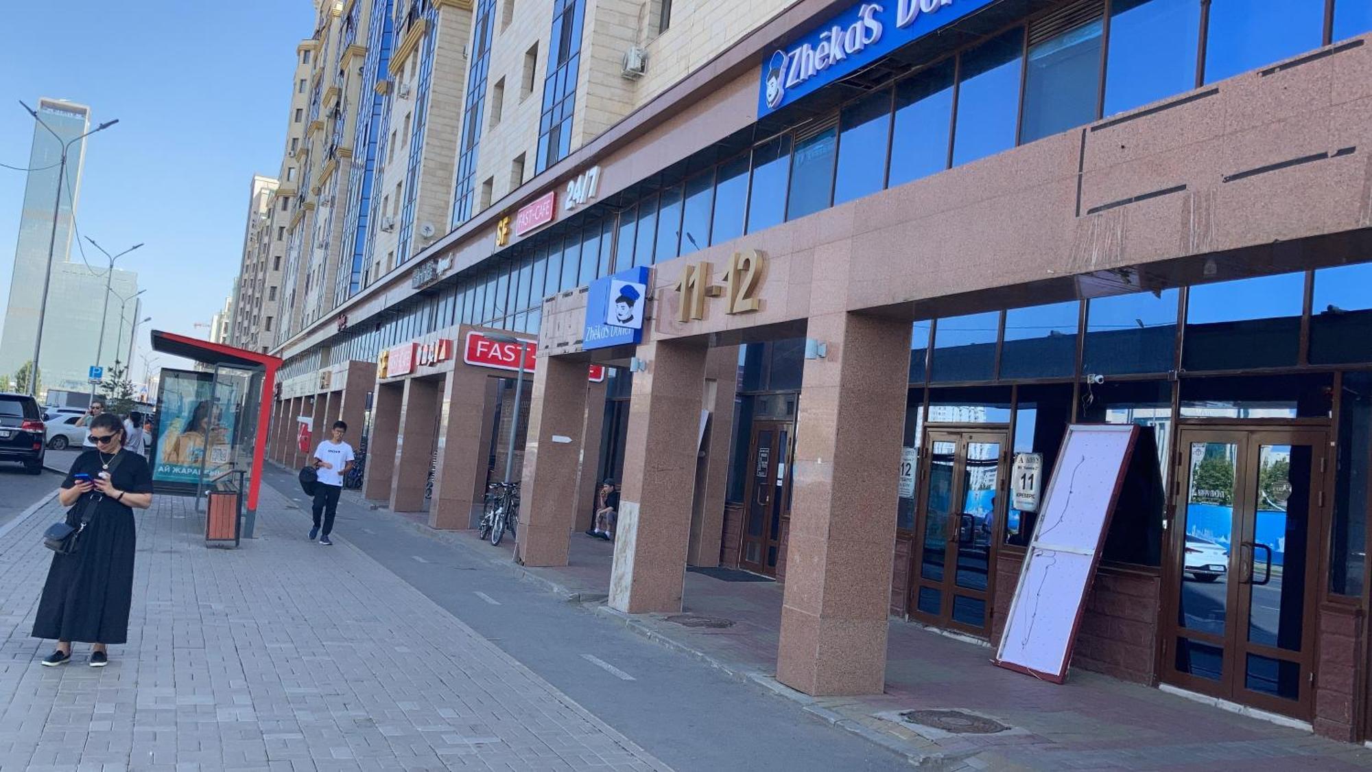 Уютная Квартира С Террасой В Сердце Столицы Apartment Taldykol Luaran gambar